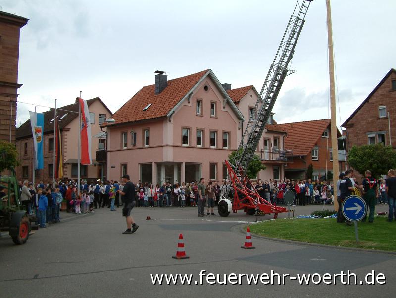 2010.04.30 Maibaumaufstellung (9).JPG